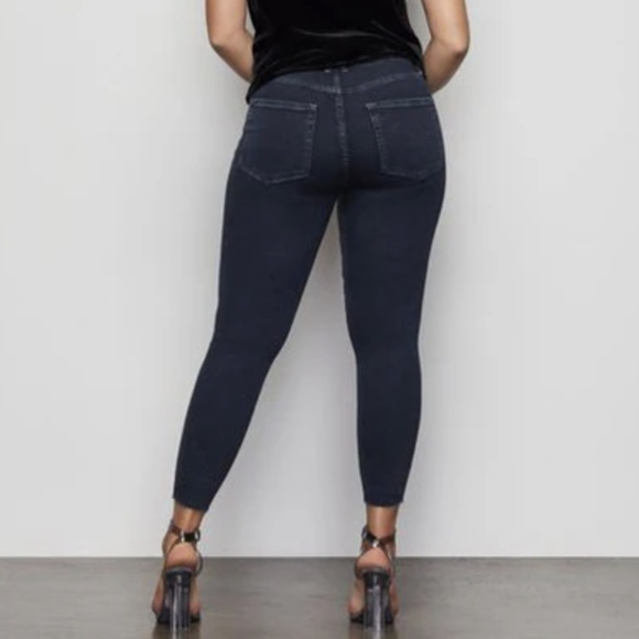 Good American Good Legs Crop Raw Edge Skinny Jeans in Color Blue344 - Picture 2 of 10